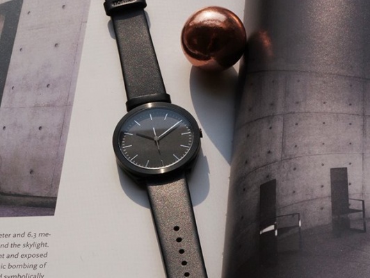 Hodinky Normal Timepieces - designová klasika