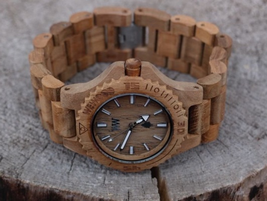 Recenze dřevěných hodinek WeWood Date